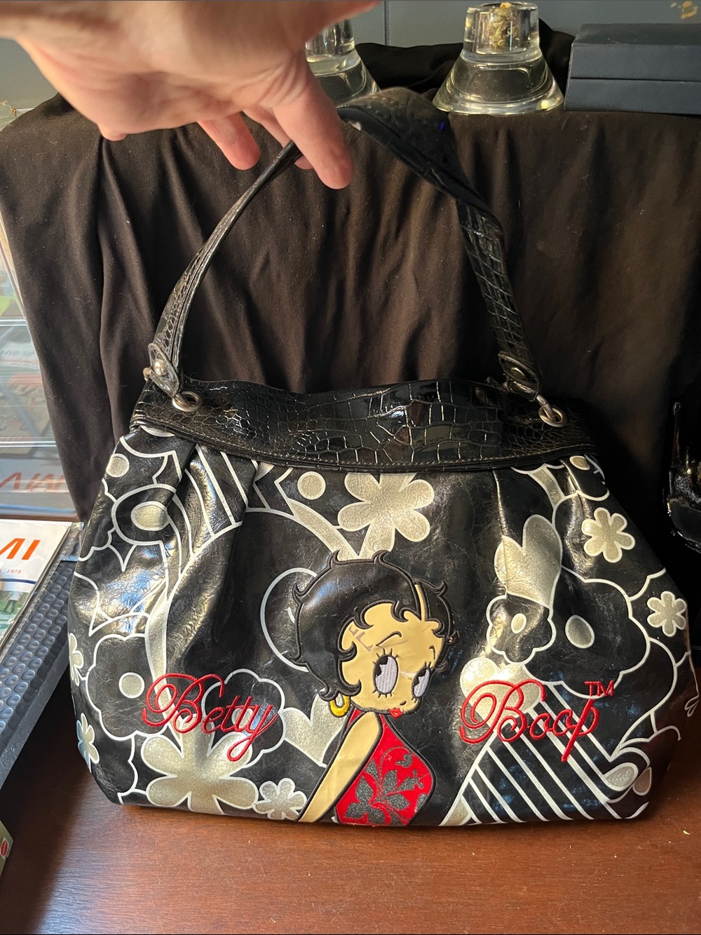 Betty Boop Black and Gold Floral Shoulder Bag like new